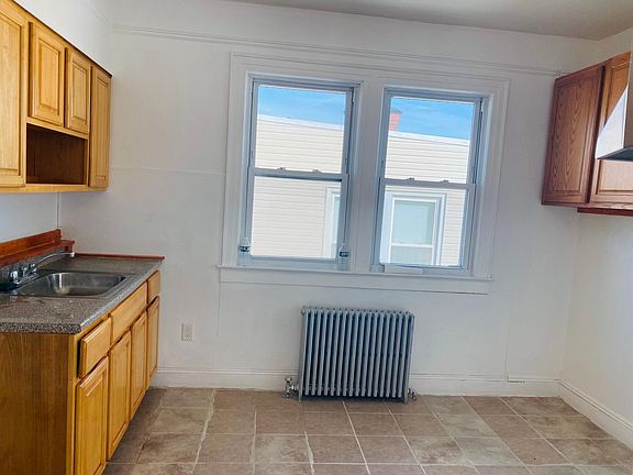 5th image of 336 Prescott St APT 3