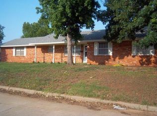 1220 W Woodlane Dr, Midwest City, OK 73110