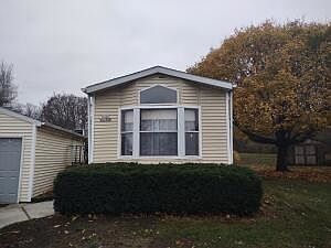 3rd image of W211N11789 Hilltop Cir