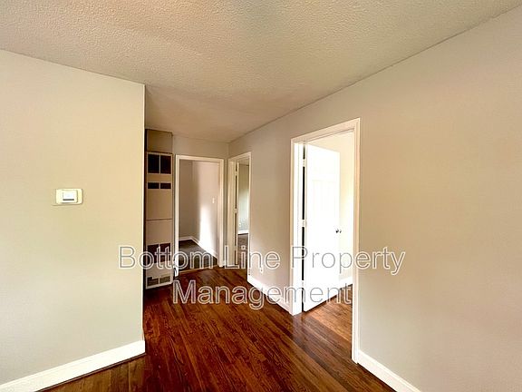 4th image of 4030 Bearwood Ave #1