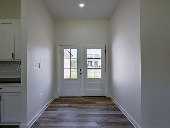 4th image of 400 Bella Vista Dr