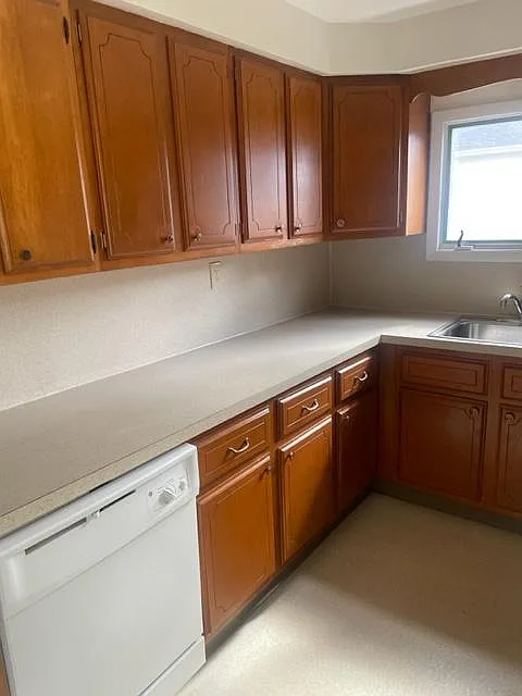 216 Phillips St — Photo 3