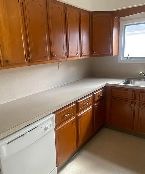 216 Phillips St — Photo 3