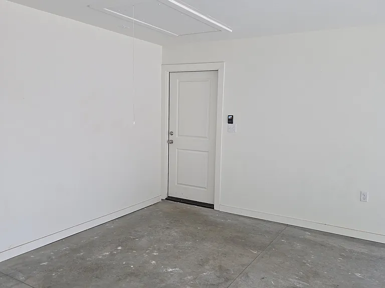 309 E 5th St — Photo 22