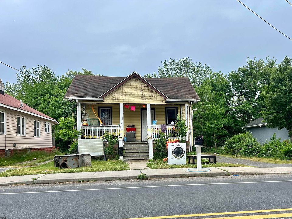 2nd image of 804 S New Rd