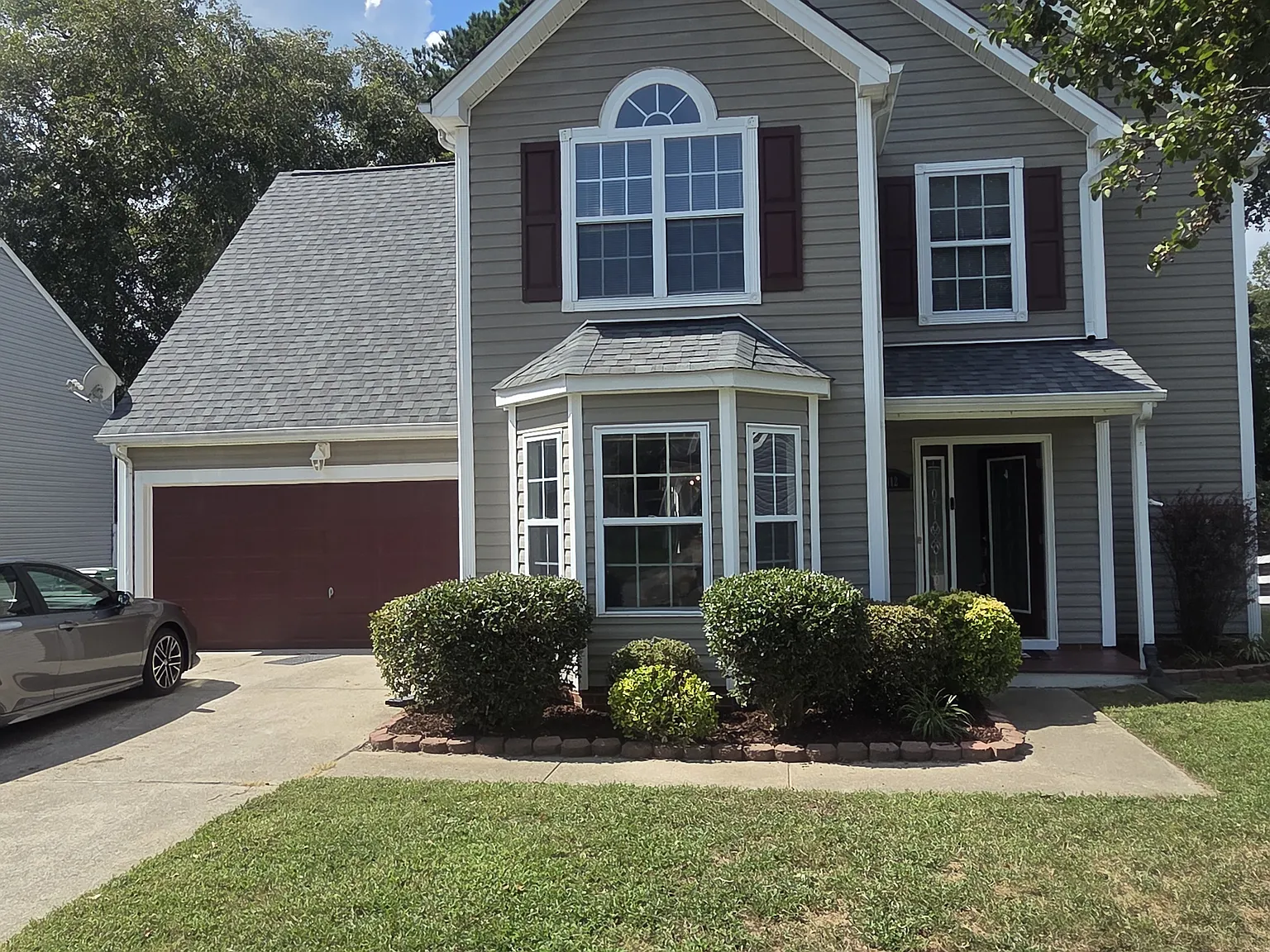 4 bed, 2.5 bath, 2400 sqft, $2,800 — Photo 3