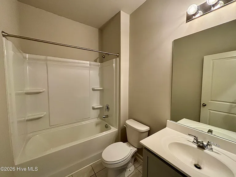 240 Callahan Dr — Photo 10