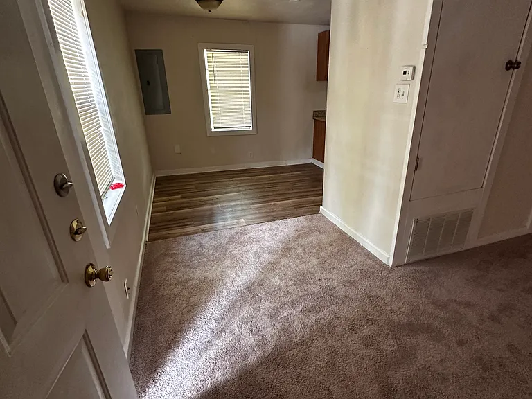 304 Elbert Ln — Photo 2