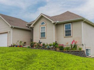 906 SE 44th St, Topeka, KS 66609