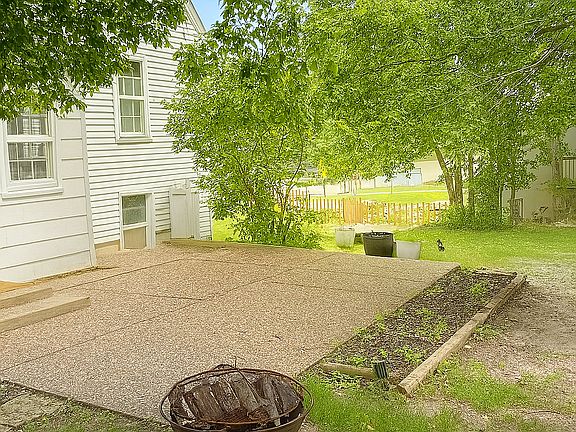 4th image of 728 Wayzata Blvd E