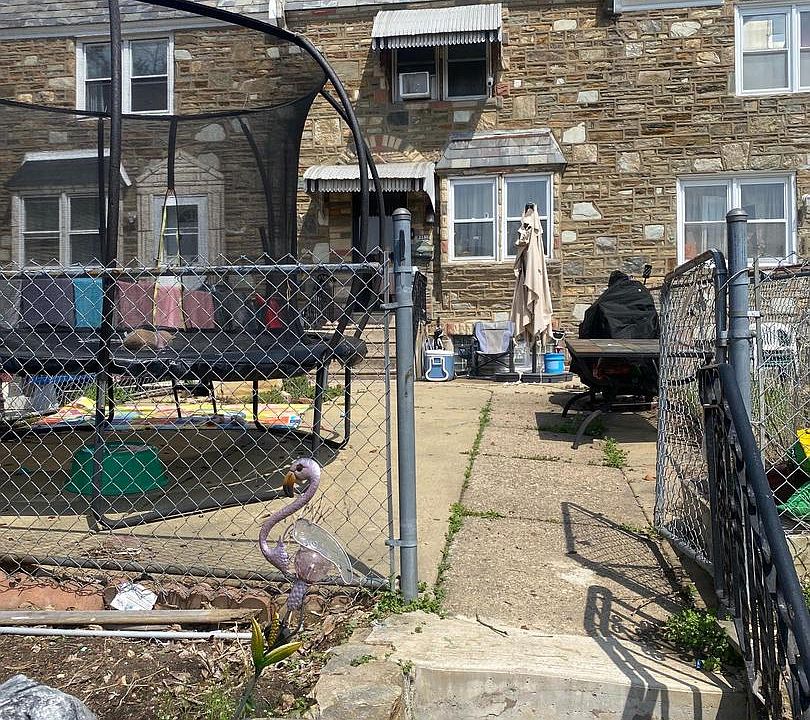 1st image of 2155 Fanshawe St