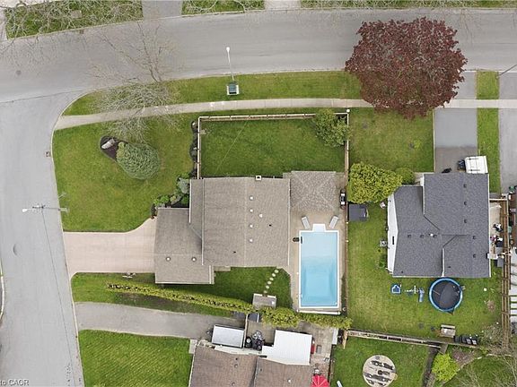 3rd image of 1 Oakmeadow Pl
