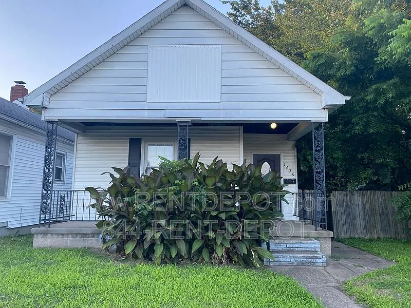 1626 E Division St photo 1