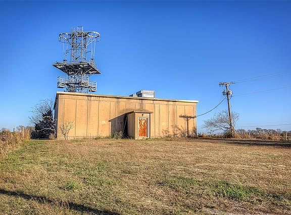 3rd image of 550 S Fm 1138