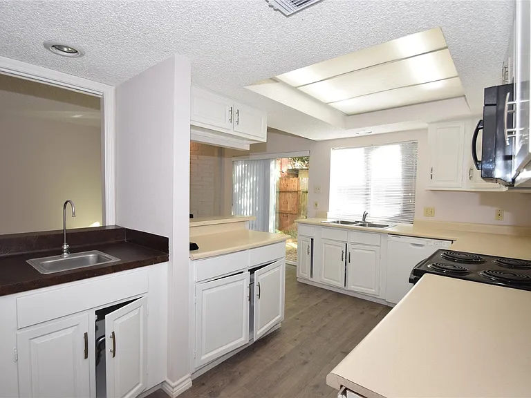 14239 Misty Meadow Ln — Photo 9