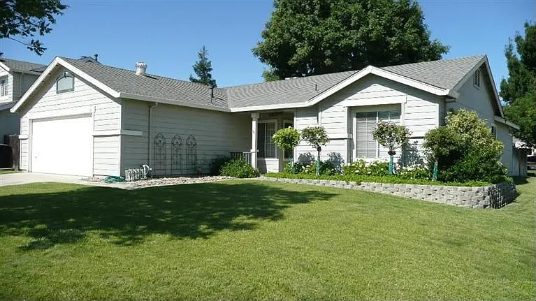 561 Moray Way photo 1
