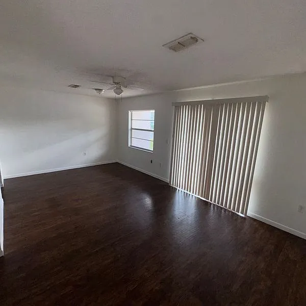 Cute and Spacious 2 bedroom 1 bath condo in Spring Hill — Photo 4