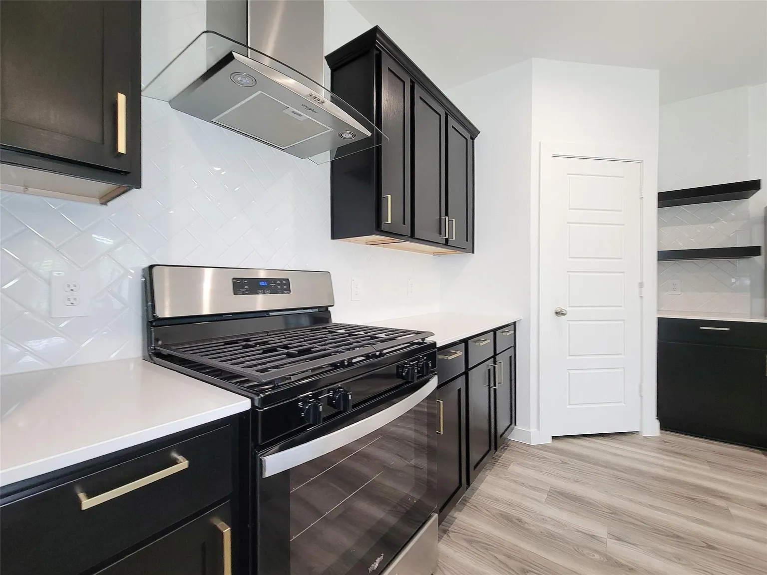 3 bed, 2.5 bath, 1979 sqft, $2,450 — Photo 3