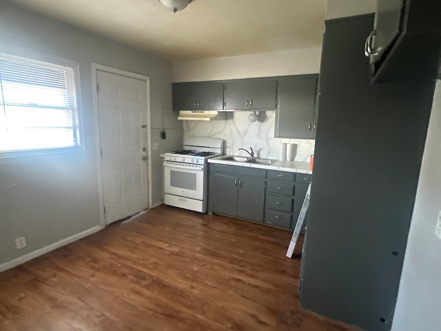 3 bed, 975 sqft, $995 — Photo 3