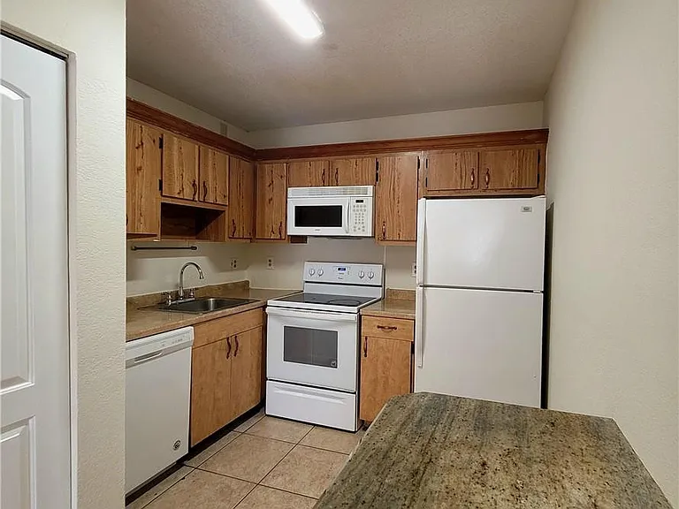 11096 Royal Palm Blvd — Photo 4