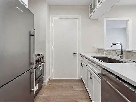 5th image of 1107 Lexington Ave #6A