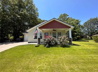 504 Robinhood Dr, Seneca, SC 29678