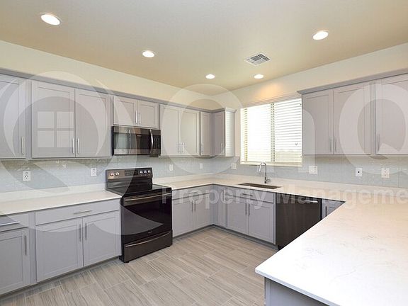 5th image of 2947 N Augustine