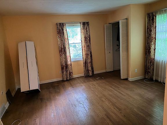 4th image of 100 E Seegers Rd