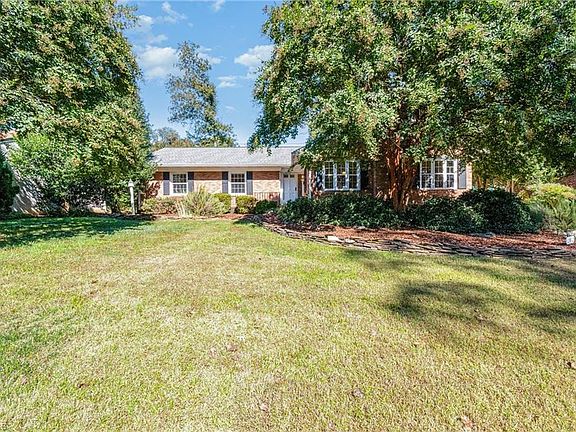 2nd image of 2812 Lenoir Dr