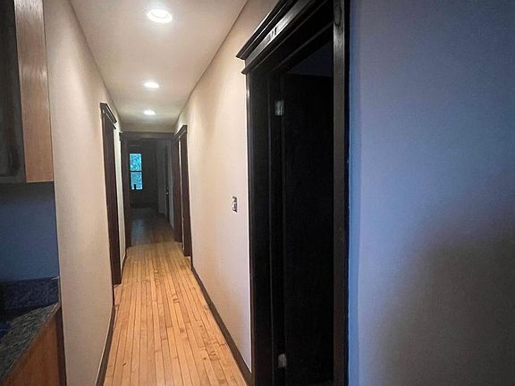 4th image of 951 N Oakley Blvd Floor 2