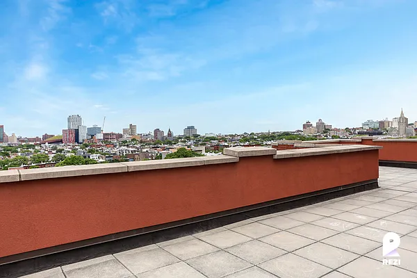 Rented by REZI | media 14