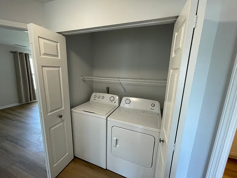 8B Old South Ct — Photo 8