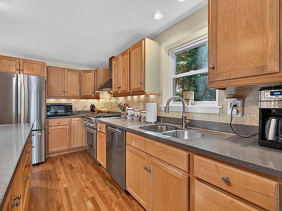 3rd image of 44 Helenfield Drive