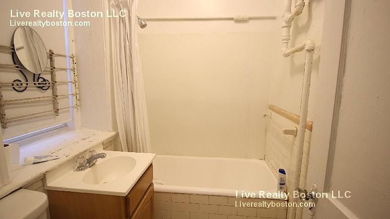 2nd image of 8 Vinal St APT 3R