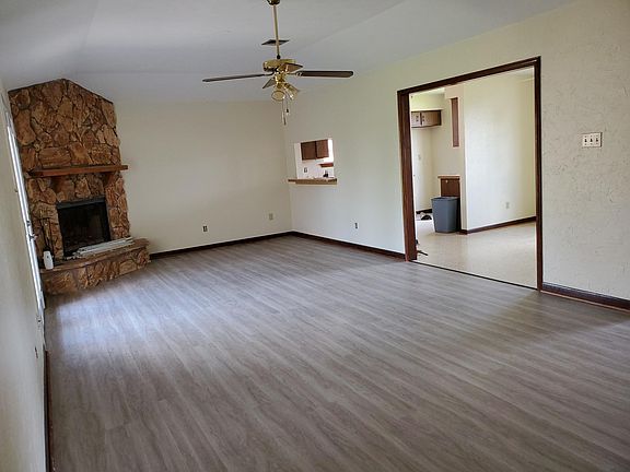 4th image of 136 Riverview Dr