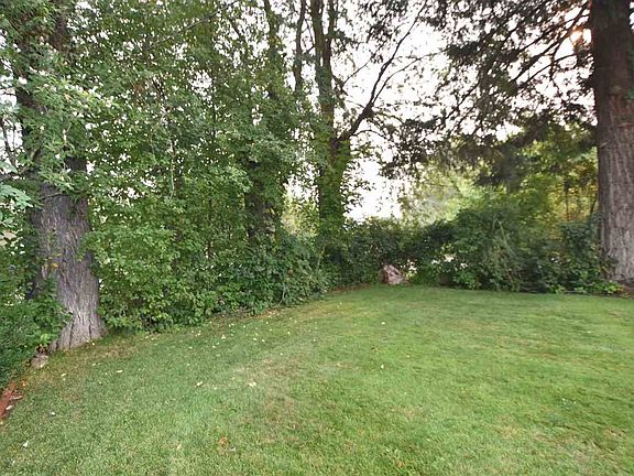 5th image of 133 E Lennox St