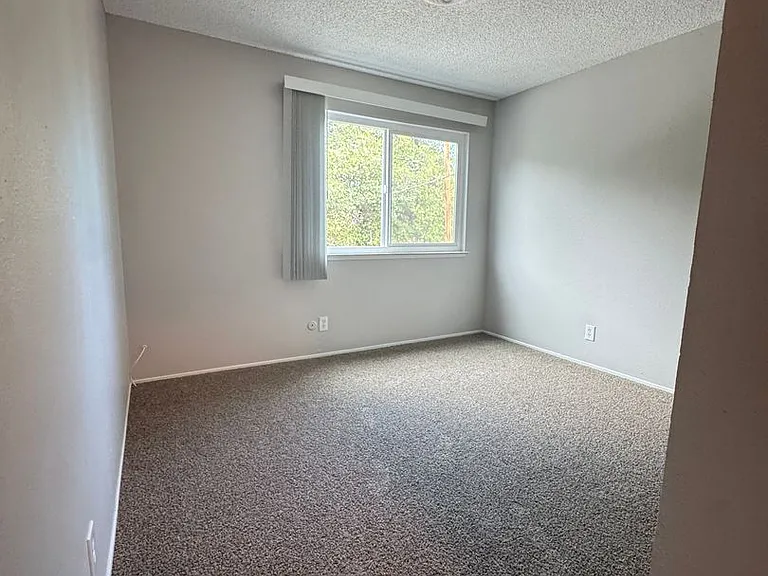 3260-3276 3306 Alexander Dr — Photo 14