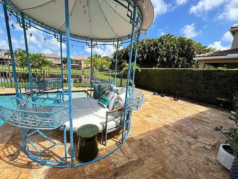 8219 Calabria Lakes Dr — Photo 94