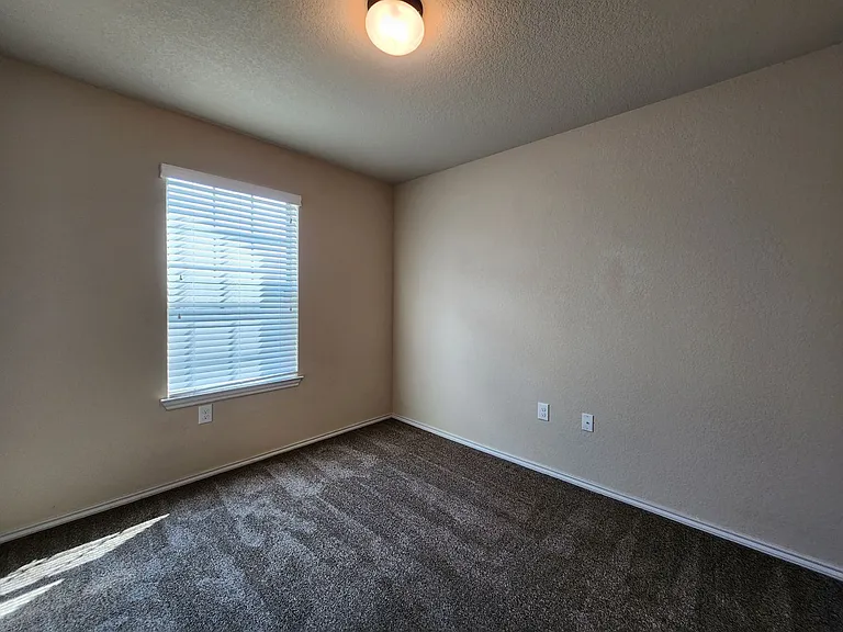 622 Creekside Cir — Photo 21