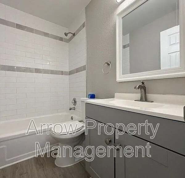 704 N 26th St #1 — Photo 8