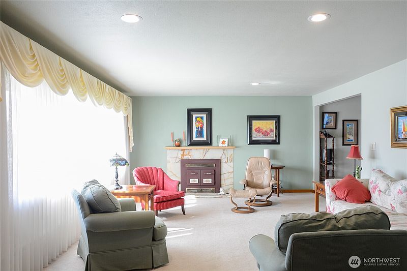 3rd image of 310 W 9th Avenue