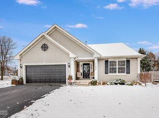 1495 Hartsburg Ln, North Aurora, IL 60542