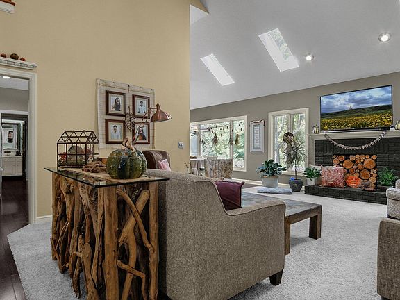 4th image of 8816 Chateau Dr NW