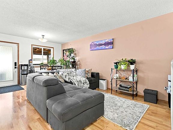 5th image of 118 E Oak Dr