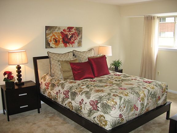 4th image of 5 Fellowship Ct APT E1