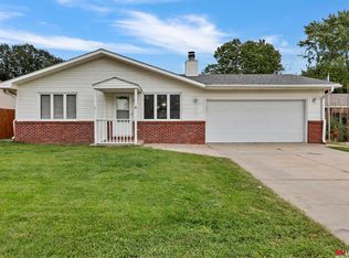 820 W R St, Lincoln, NE 68528