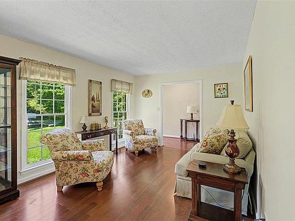 5th image of 2611 Sandy Ct