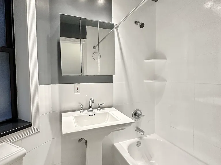 697 10th Ave #3FN — Photo 6