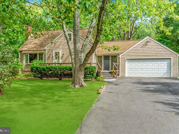 102 Waverly Ave, Mount Laurel, NJ 08054