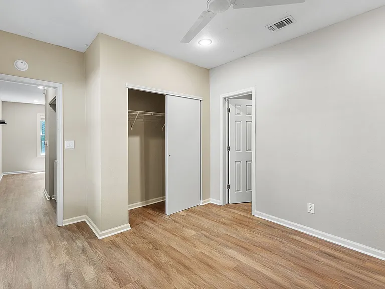 333 W Hutchison St — Photo 9